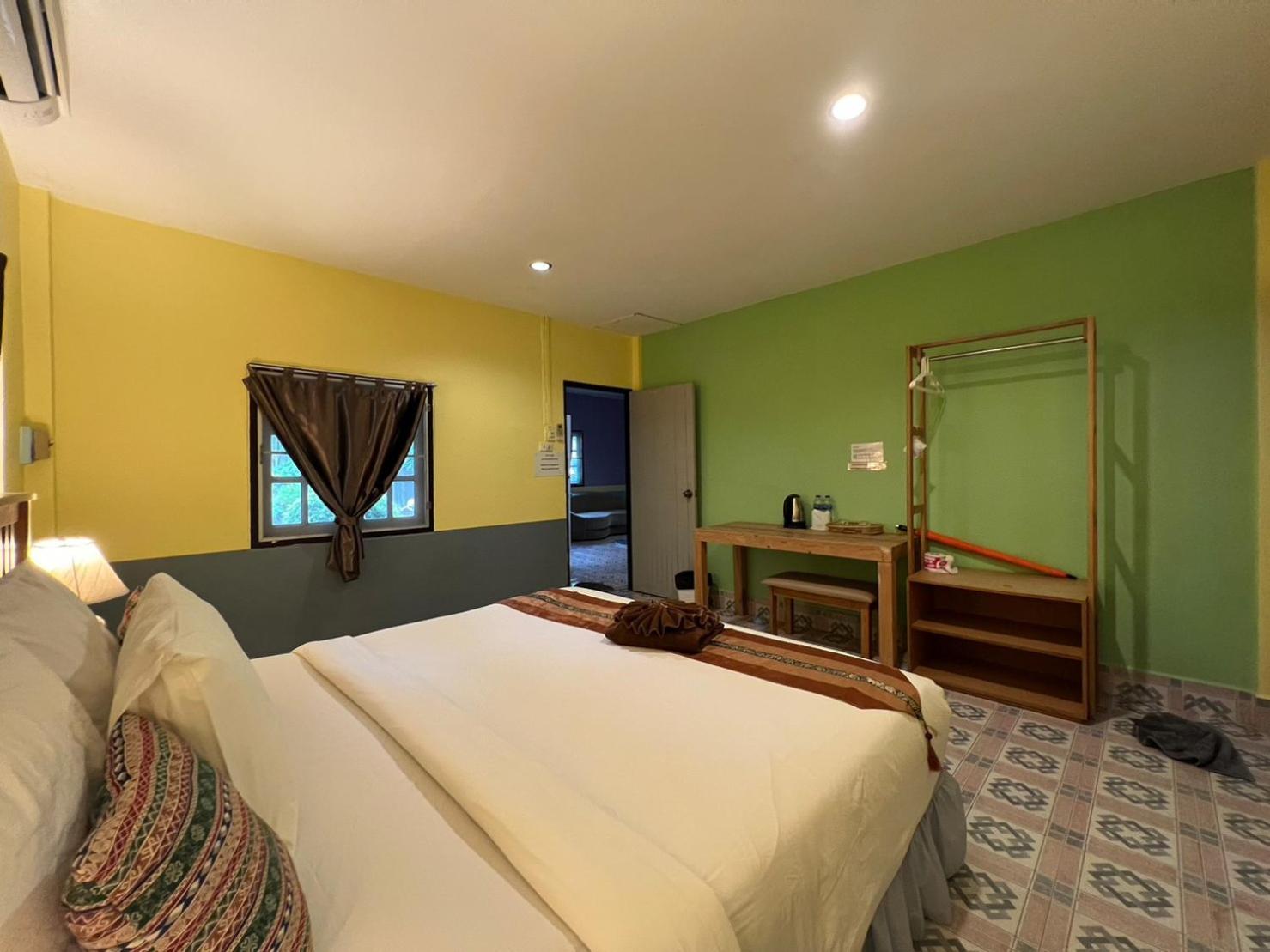 Dong Talay Lipe Beach Resort Екстериор снимка